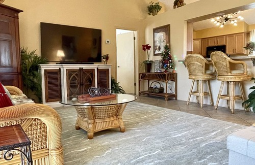 Loma Linda House | Salt Water Pool, Convenient to Disney, Universal, Golf, Restaurants, Shopping