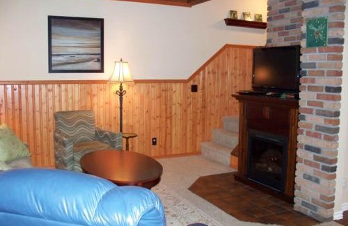 Thompsonville House | Saltbox