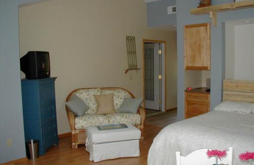 Thompsonville House | Saltbox