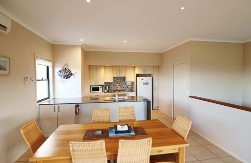 Eden Apartment | Saltwater Apartments, 3 bedroom accommodation close to Asling's Beach