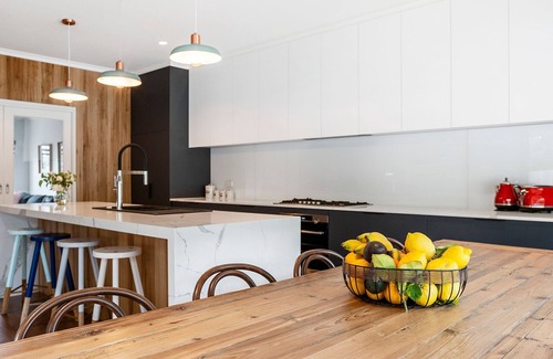 Rye House | SALTWATER POOLSIDE - 8m Heated* Pool, an entertainers delight -BONUS*NIGHTS 2025