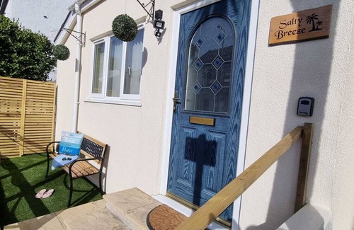 Paignton Apartment | Salty Breeze is just 160m from the golden sands of Preston Beach, Paignton