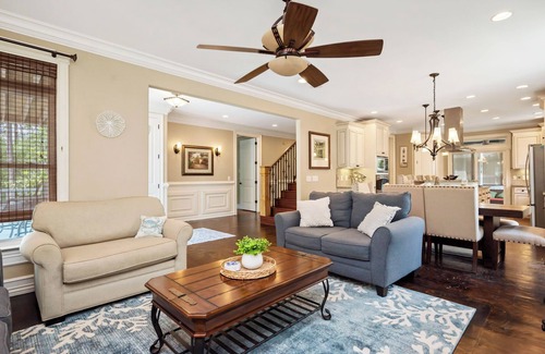 Tranquil Harbour House | Salty Crab: Elegant Home Close to Waterway, Parks, Beach