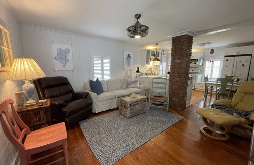 Swansboro House | Salty Seas