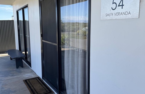 Warrenben House | Salty Verandah - Perfect position in the Original Township