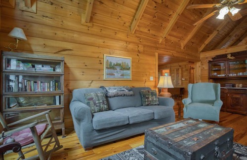 Lynn House | Saluda Cabin Home Amazing Mountain Views Pets Ok