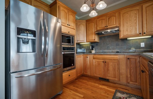 Piney Mountain Cabin | Saluda Mountain Escape: Pet-Friendly, Sleeps 4