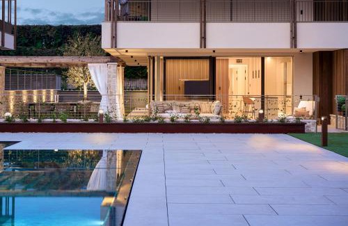 Bardolino Apartment | SalvatoreHomes - Pure Luxury in the Centre of Bardolino with Pool & Private Garden - Casa Olivia - a 5 Star Luxury Collection at Lake Garda