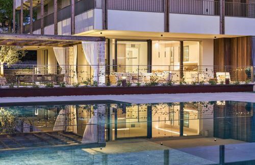 Bardolino Apartment | SalvatoreHomes - Pure Luxury in the Centre of Bardolino with Pool & Private Garden - Casa Olivia - a 5 Star Luxury Collection at Lake Garda