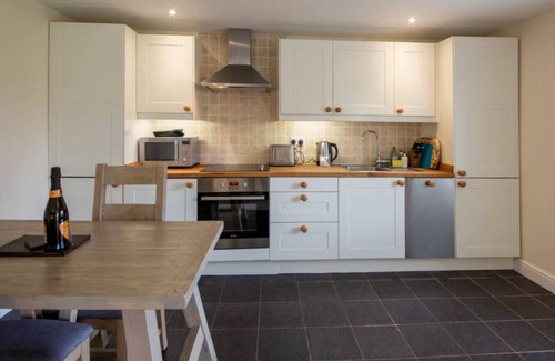 Loch Tay Cottage | Sam's Cottage with Loch Tay Vistas & Hot Tub