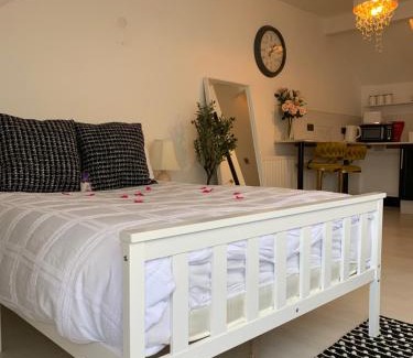Sheffield Bed & Breakfast | Sam’z Boutique
