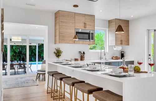 Miami Shores House | Samadhi: Outdoor Paradise, Work-Friendly, & Near Beach!