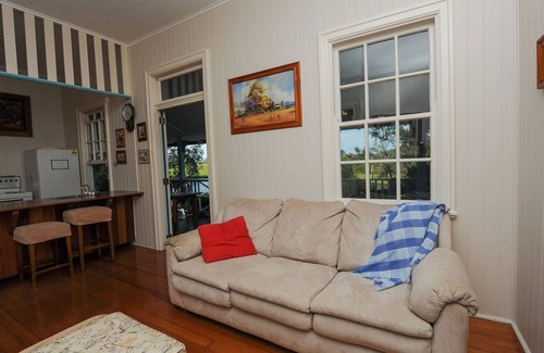 Mount Samson House | Samford Lakes - The Cottage