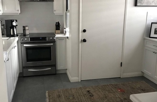 Wilshire Montana Condo | SaMo just blocks from the Pacific Ocean!