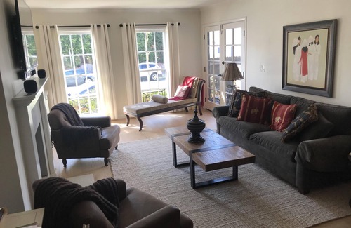 Wilshire Montana Condo | SaMo just blocks from the Pacific Ocean!