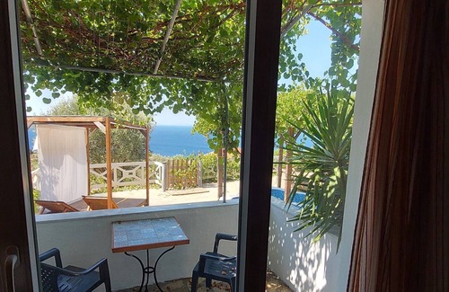 Koumeika House | Samos Island - Panorama Apartment with Jacuzzi