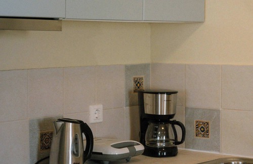 Ormos Koumeikon Apartment | Samos Mandilada Gem by Sea – Shared Pool
