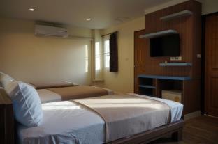 Wat Sam Phraya House | Samsen Sam Place