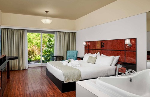 Ashfield-Colborne-Wawanosh Hotel | Samuel's Boutique Hotel