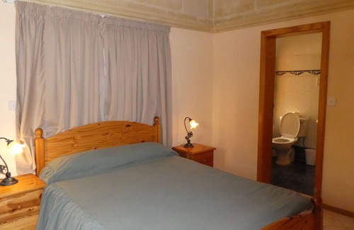 Xlendi House | San Antonio Guest House