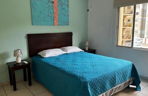 San Salvador Apartment | San Benito para 6