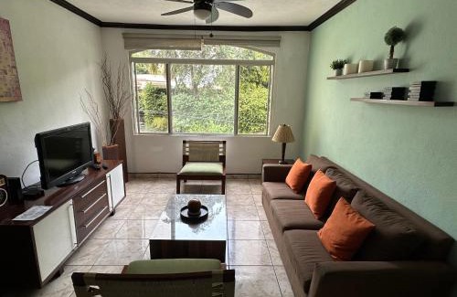 San Salvador Apartment | San Benito para 6