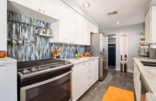 Crown Point House | San Diego 2 BD Home with Large, Private Patio!