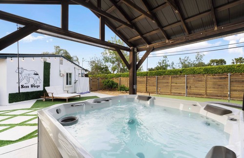 North Clairemont House | San Diego Fun: Jacuzzi-Golf-PoolTable-GmRm!