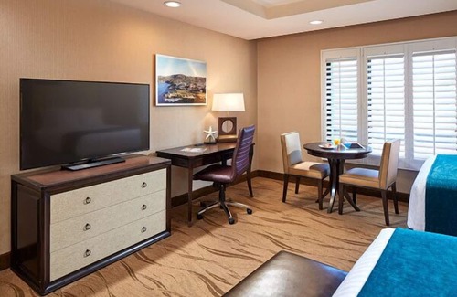 Village of La Jolla Hotel | San Diego Getaway! Pet-friendly Unit! A quick drive to SeaWorld San Diego!