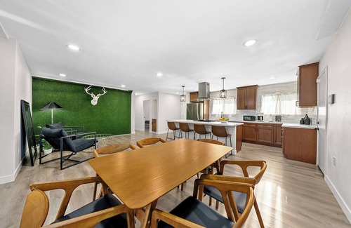 Lakeside House | San Diego Lake home 4 Bd/Bath with Pool, hot tub and golf!