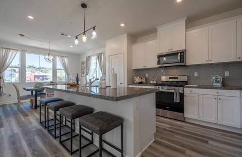 Valley Center House | San Diego style retreat awaits you.