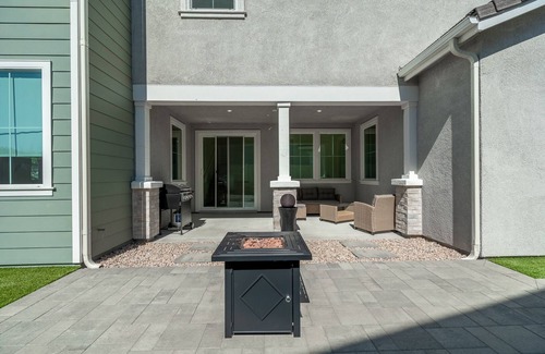 Valley Center House | San Diego style retreat awaits you.