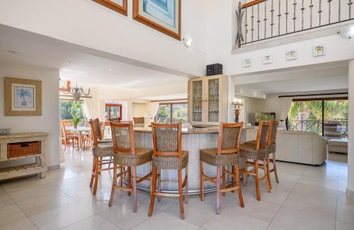 San Lameer Apartment | San Lameer Villa - 14014 - 5 Bedroom Luxury - 10 pax - San Lameer Rental Agency