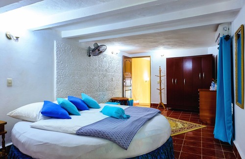 Centro Havana Bed & Breakfast | San Nicolas 215