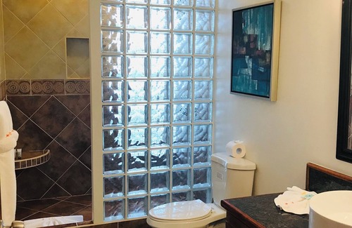San Pedro Bed & Breakfast | San Pedro Condo with 2Bed/2Bath Sunset Suite #8