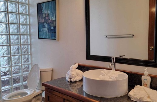 San Pedro Bed & Breakfast | San Pedro Condo with 2Bed/2Bath Sunset Suite #8