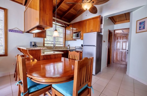 San Pedro Condo | San Pedro's Hidden Treasure. Walk to Town. Beach, Pool, 18+