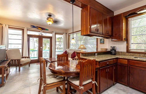 San Pedro Condo | San Pedro's Hidden Treasure. Walk to Town. Beach, Pool, 18+