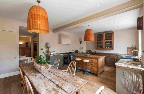 Shoreham-by-Sea House | Sanctuary House with Parking | By My Getaways