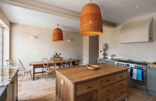 Shoreham-by-Sea House | Sanctuary House with Parking | By My Getaways