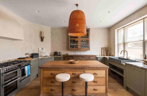 Shoreham-by-Sea House | Sanctuary House with Parking | By My Getaways