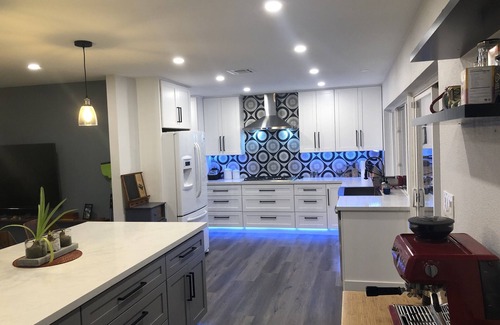 Heritage Heights House | SANCTUARY ON THE MOUNTAIN- A central city, desert view, heated pool, gem.