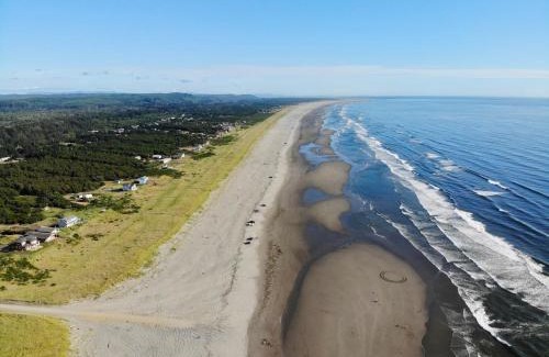 Grayland House | Sand and Surf Cottage 2-Bed by the Sea w fireplace
