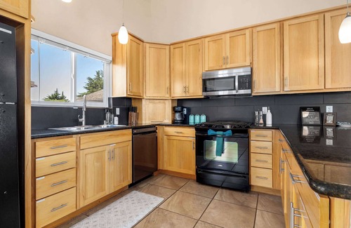 La Selva Beach House | Sand Dollar Beach Home - Stunning views!