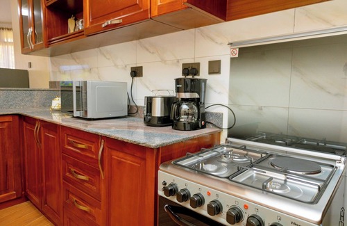 Entebbe Bed & Breakfast | Sand Grains Residences 005