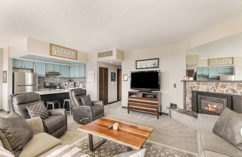 Seaside Condo | Sand & Sea (118) Shore Thing - Oceanside Charm