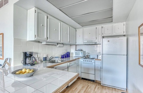 Seaside Condo | Sand & Sea (410) Seaside Escape: OceanFront w Pool & Sauna