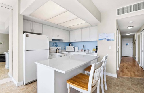 Seaside Condo | Sand & Sea (418) Holiday Bright and Modern