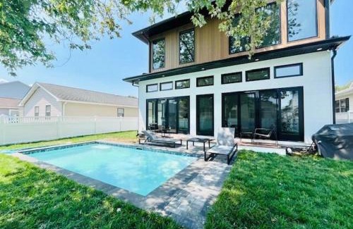 Country Club Estates House | Sandalwood street 306