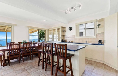 Toogoom House | Sandbar on Moreton – Waterfront -5 bedrms-3 baths-Sleeps 10-WiFi-2 TVs-Linens